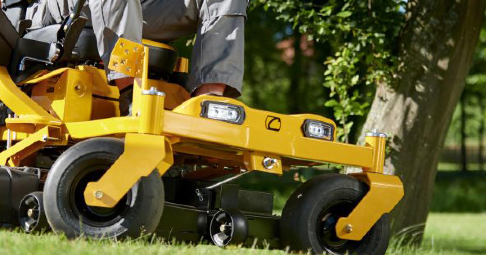 Investito dal trattorino rasaerba, grave un bimbo