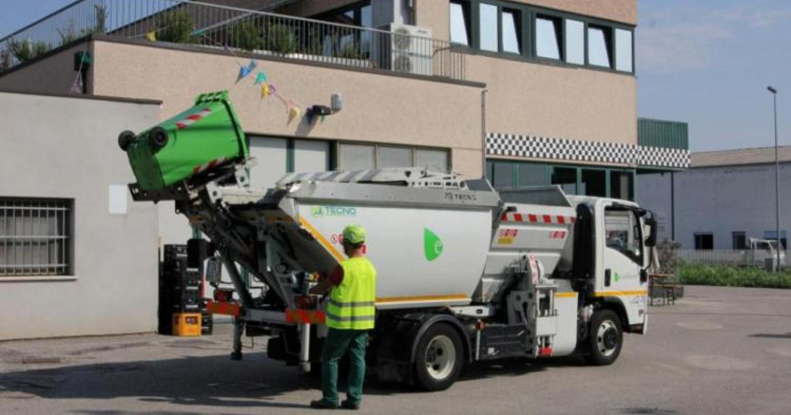 Plastica, mazzata da 900mila euro