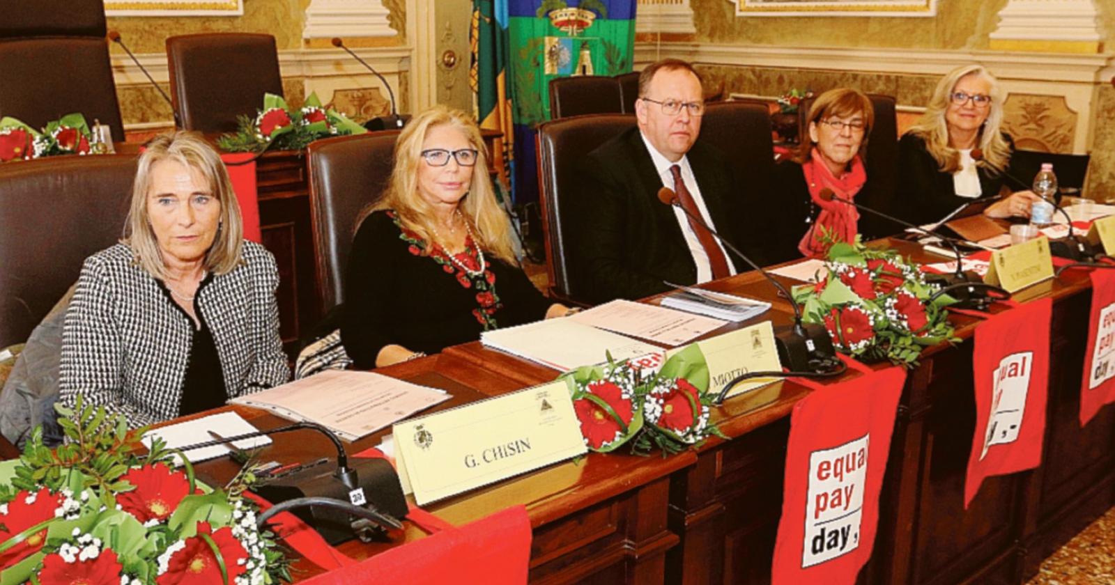 Stesso lavoro: gli uomini guadagnano il 30,6% in più