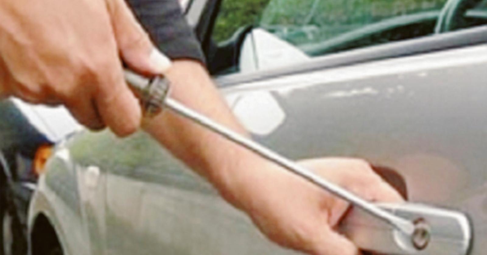 Assalto all’automobile davanti alla palestra