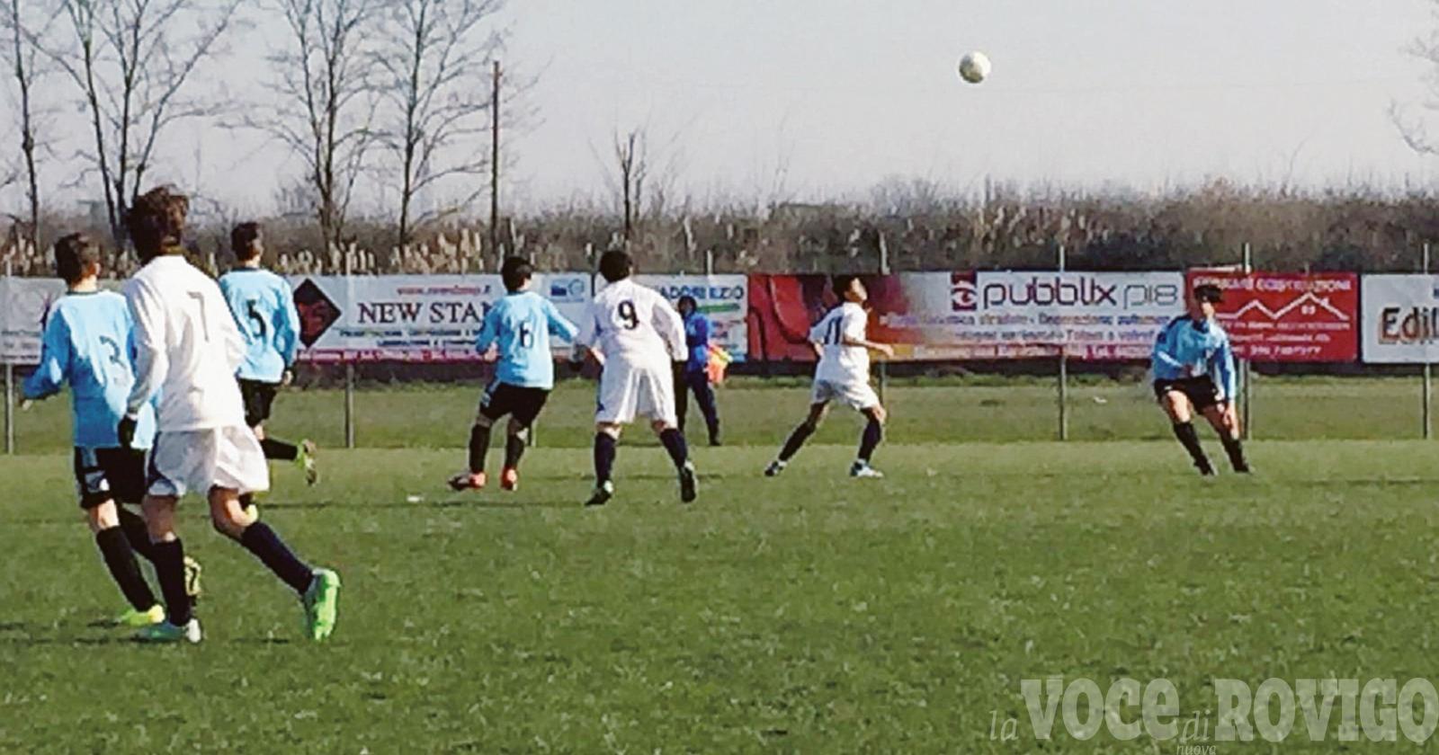 Salta il minuto di raccoglimento alla partita