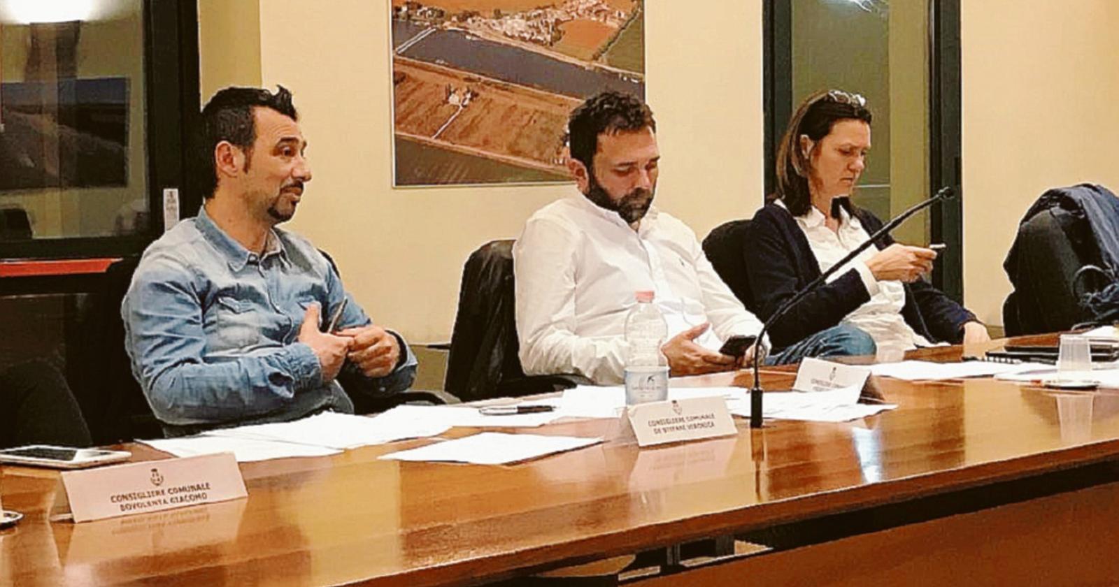 Lavori a Barricata, bagarre in consiglio
