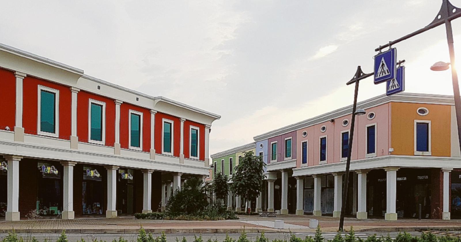 Outlet, una cattedrale nel deserto