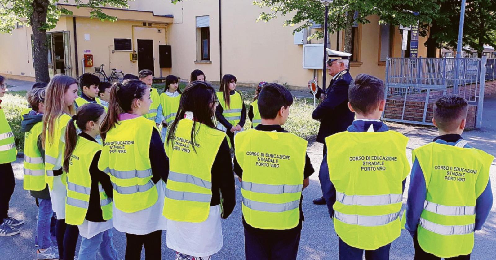 Vigili in erba per le vie di Donada