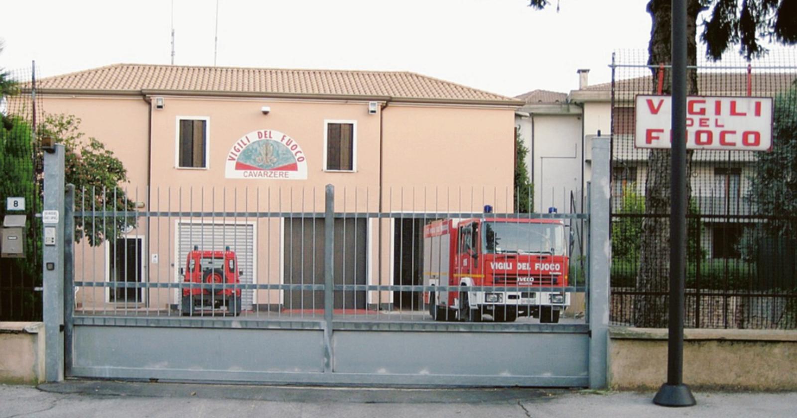 Vigili del fuoco, la caserma è ancora vuota