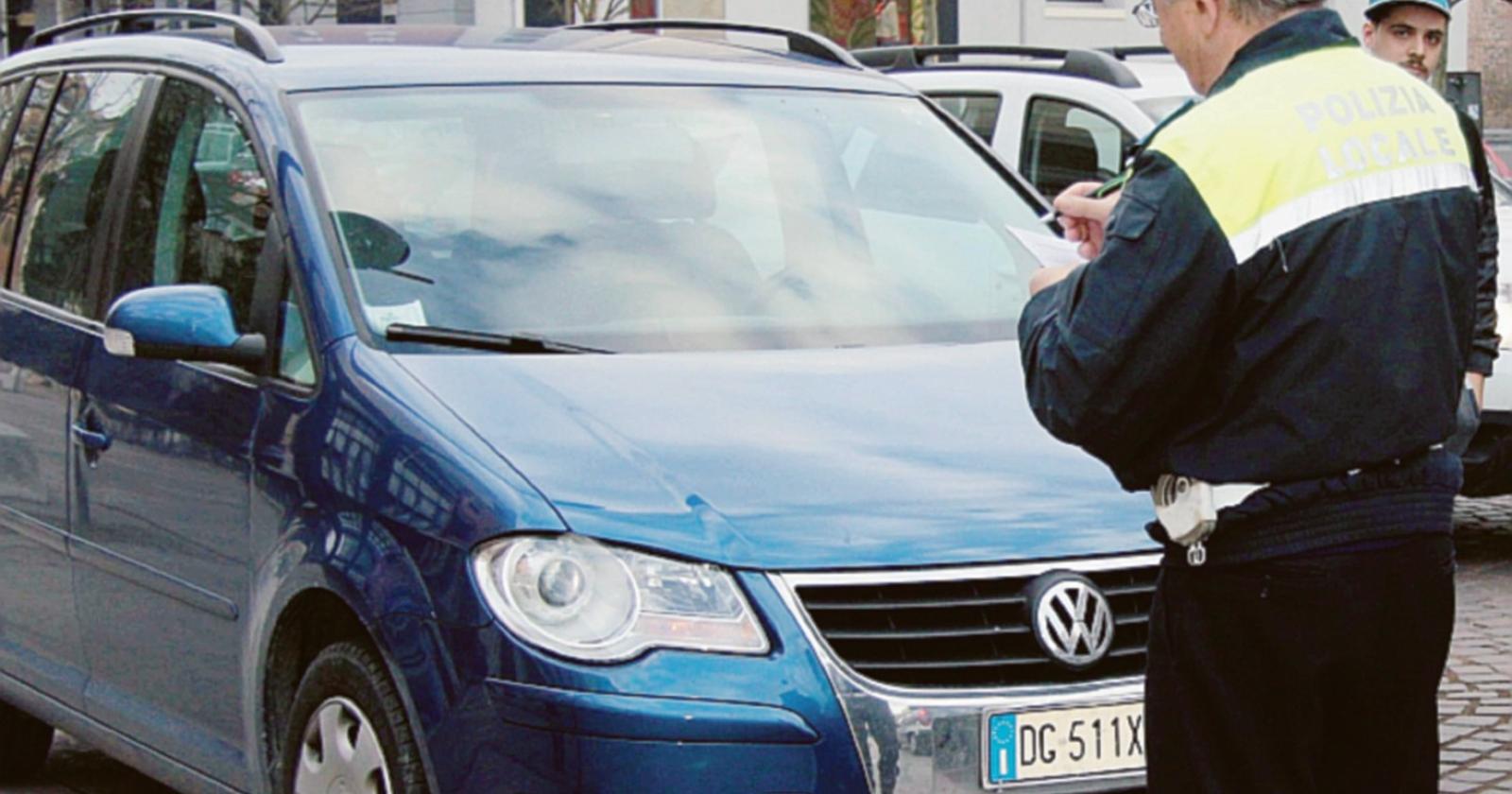 Bufera sulle multe col telefonino