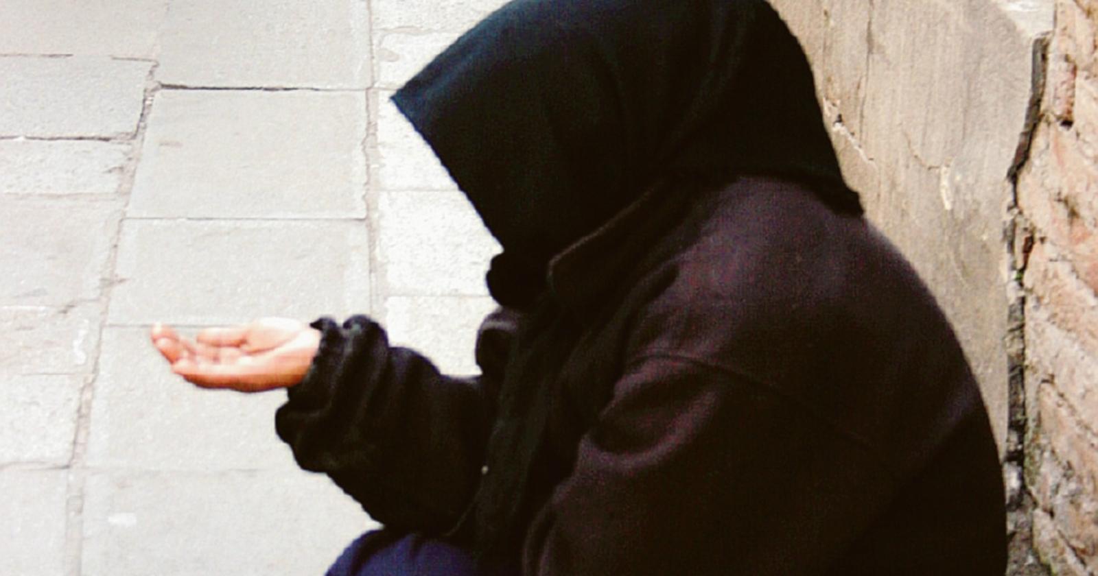 L’accattonaggio fa discutere