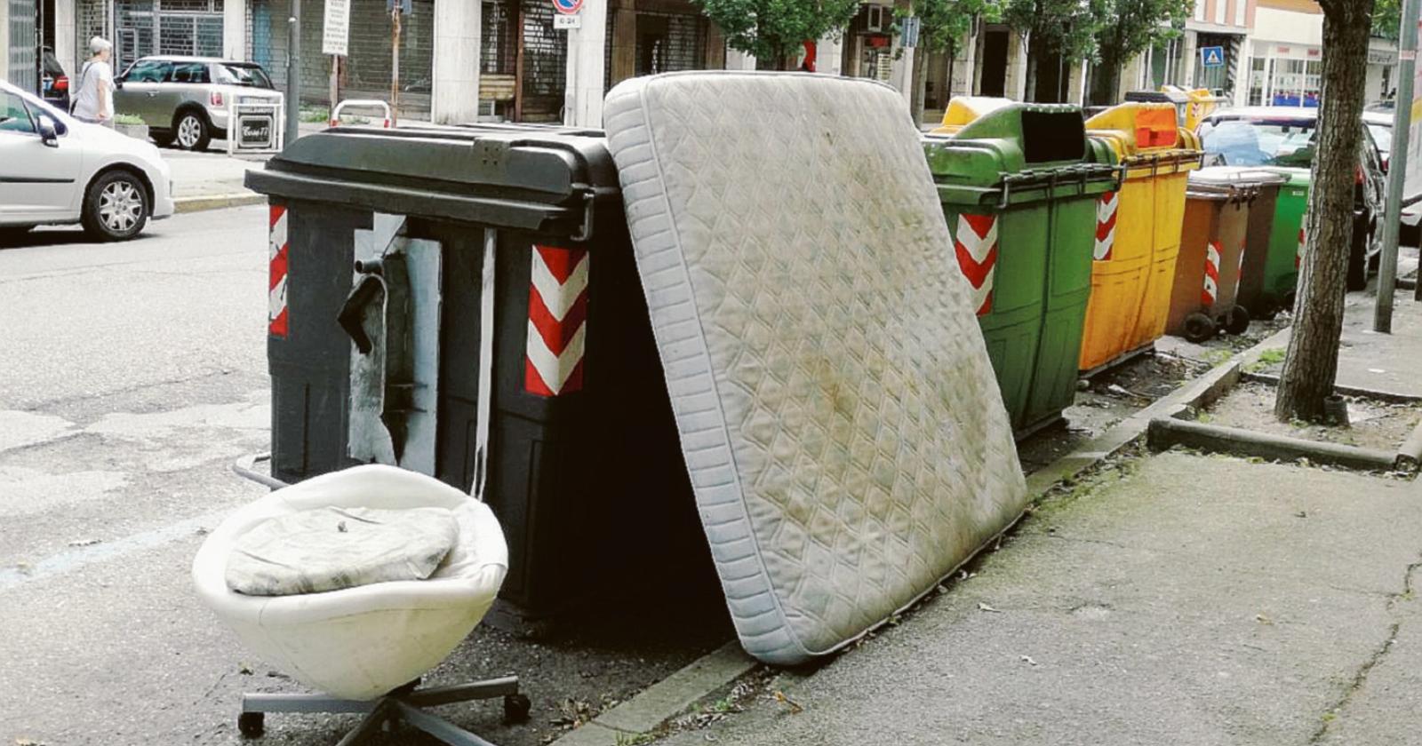 Il Corso trasformato in discarica