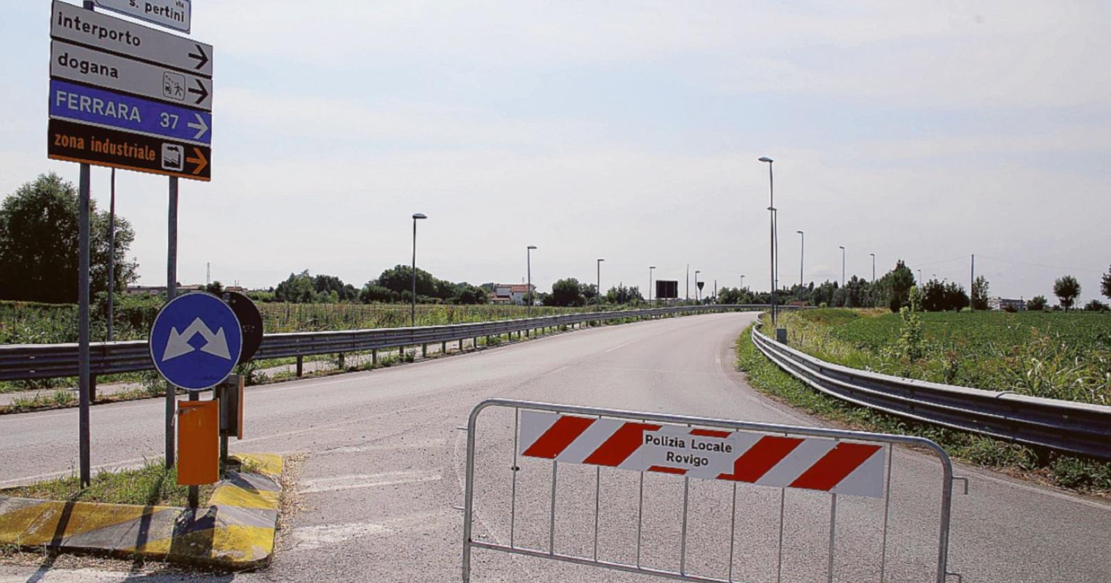 Sottopasso chiuso, caos viabilità