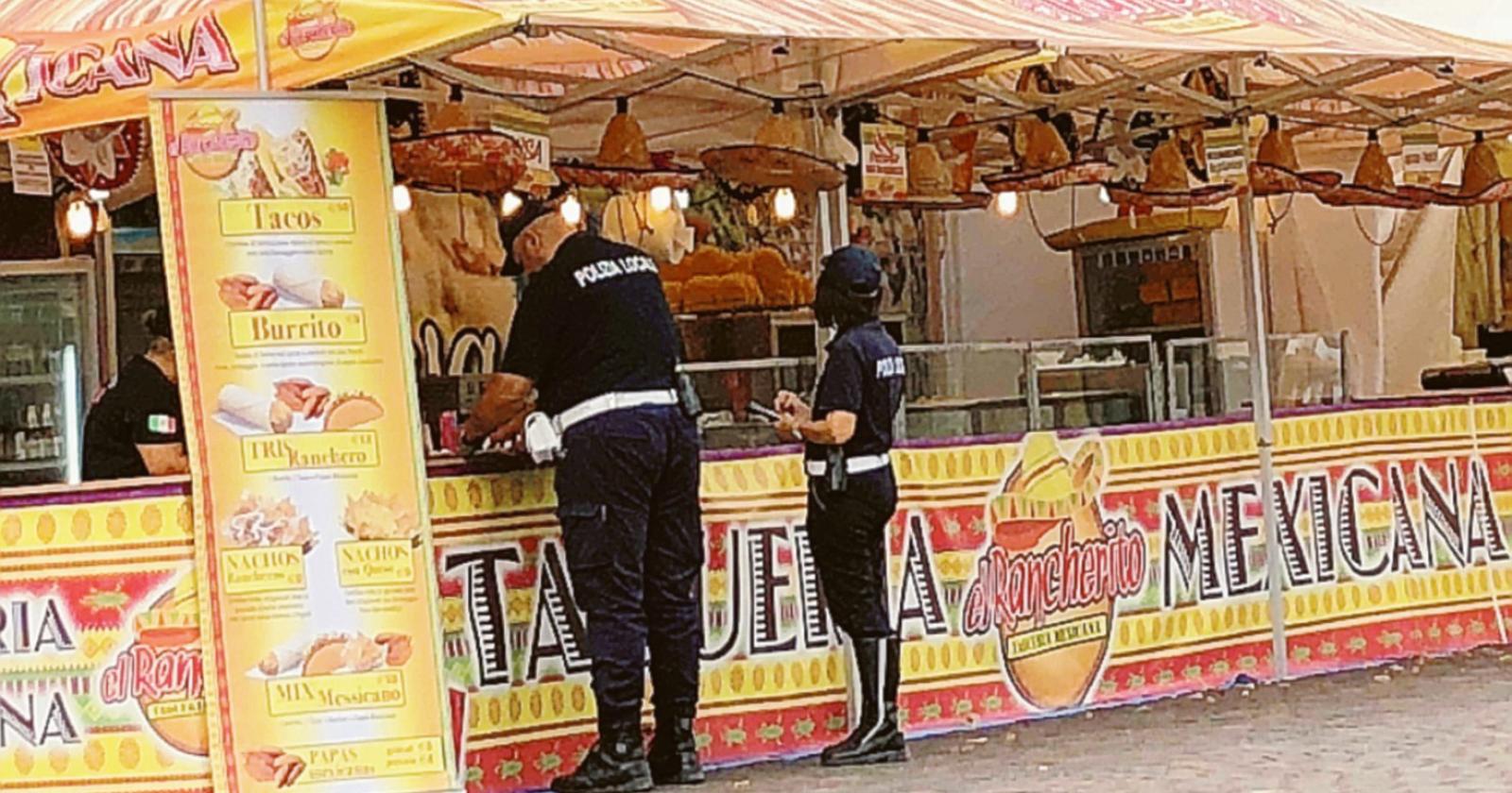 Controlli a tappeto negli stand sul Corso