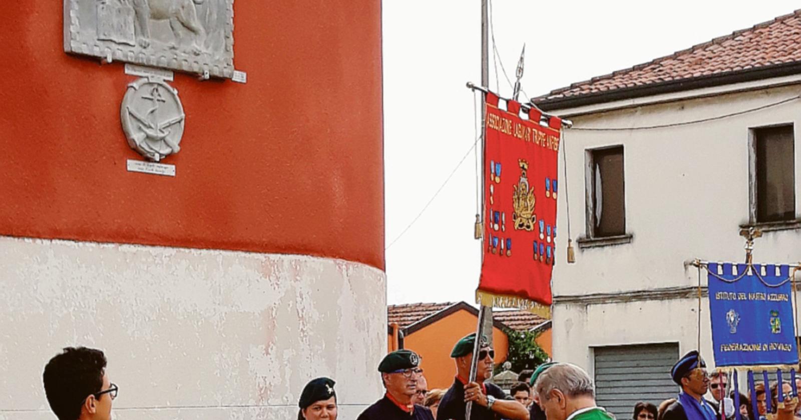 La lapide in onore dei Lagunari caduti
