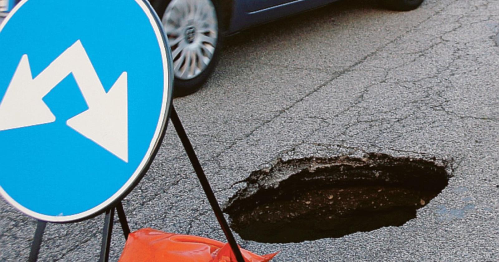 Una strada che cade a pezzi. Saccardin sollecita un’ispezione