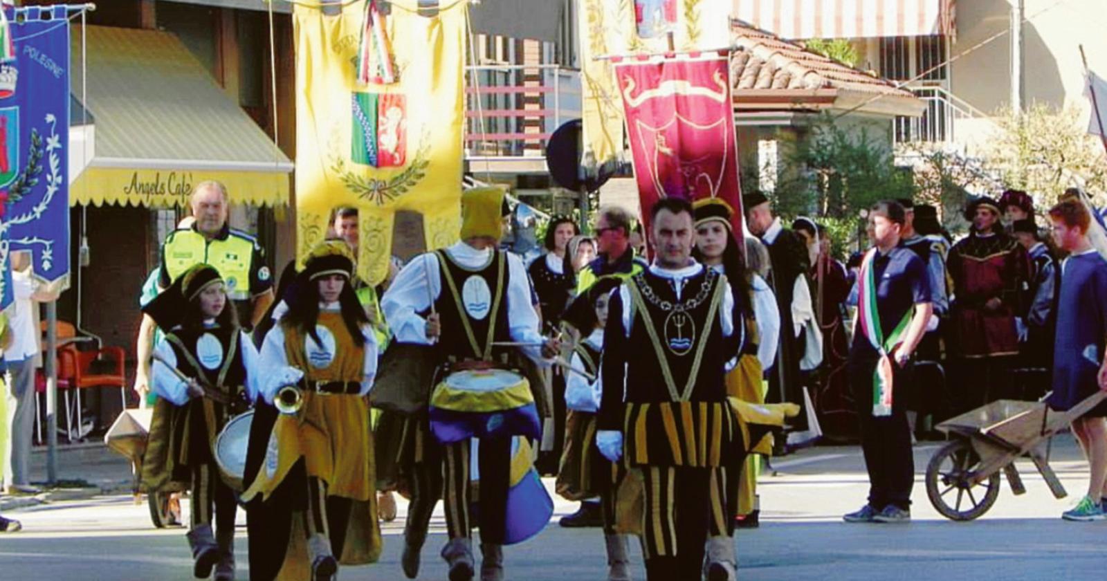 Dogi, armigeri, dame e popolani