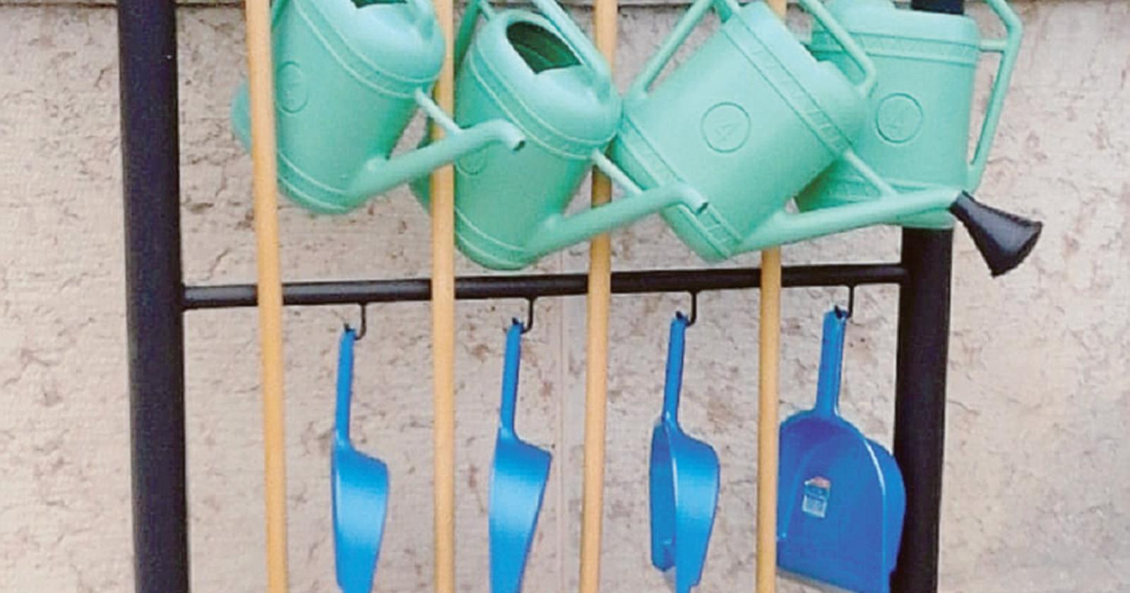 Ladri in azione, rubati i fiori nei cimiteri