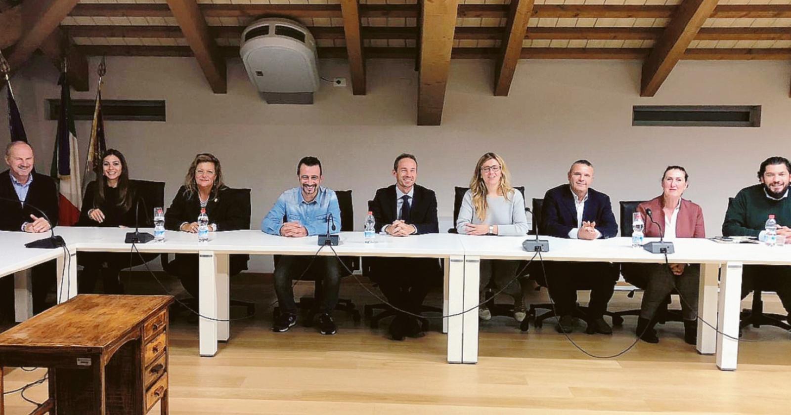 Detriti in spiaggia, appello alla Regione