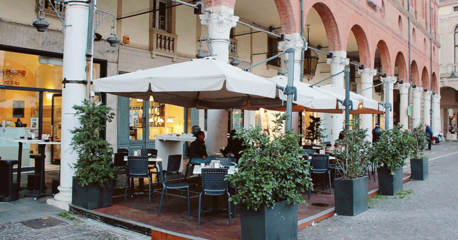 Dehors, arriva l’interrogazione