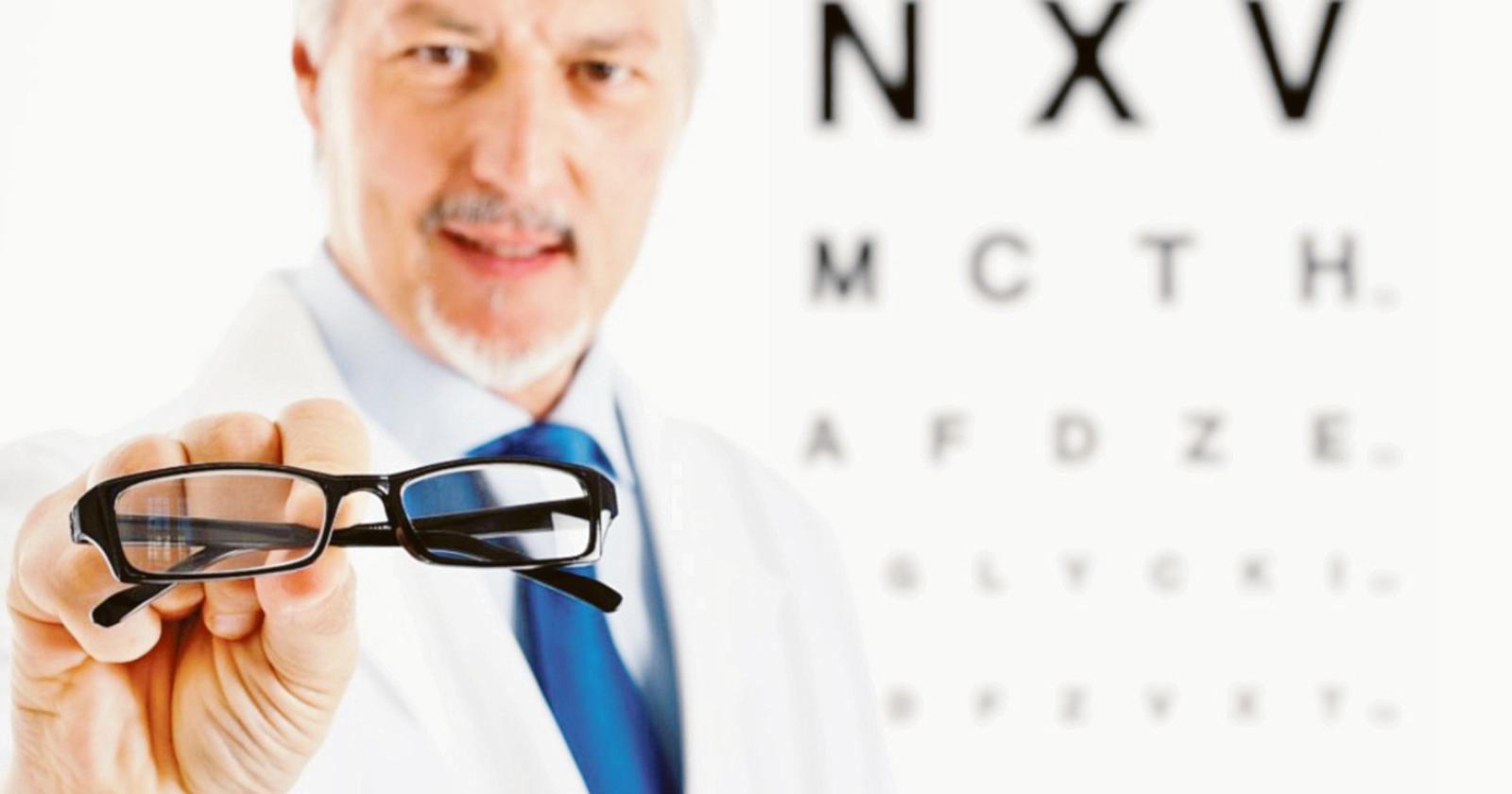 Visita oculistica? Tra dieci mesi