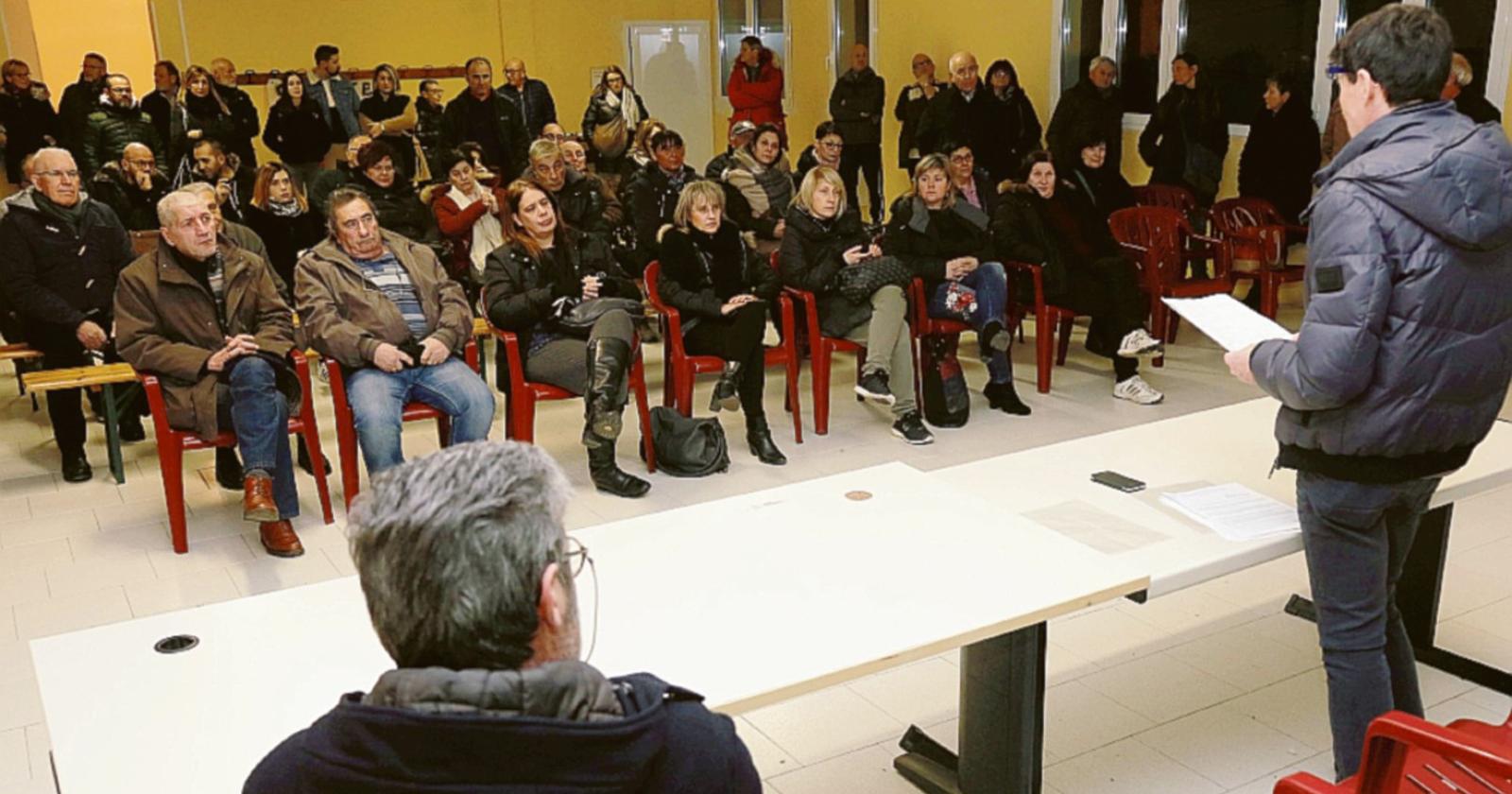 Via Munerati, residenti esasperati