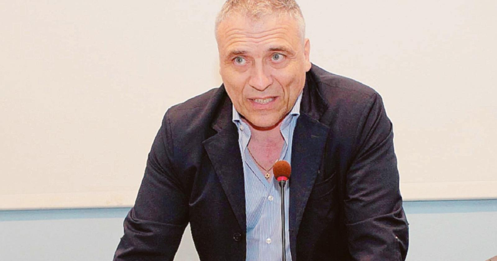 Il Pd ribalta la linea dei suoi sindaci