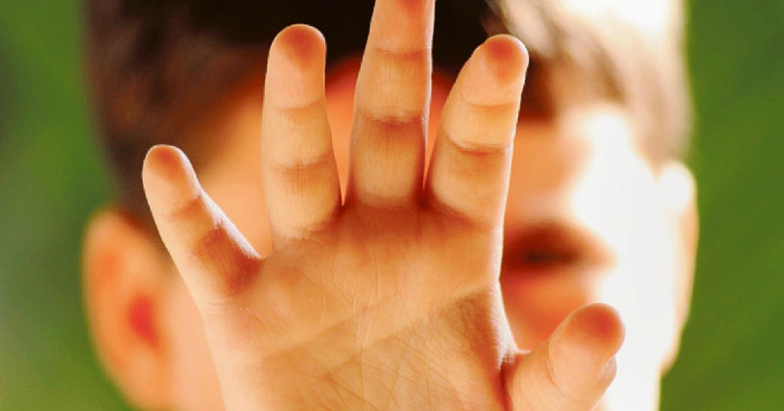 Insulti, urla e padellate ai figli, per educarli