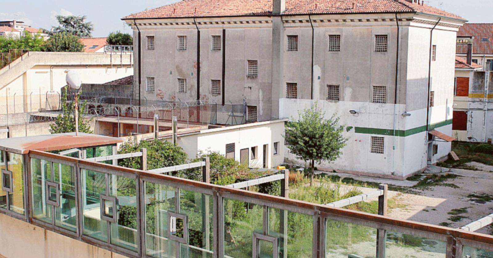“Stop al carcere minorile”