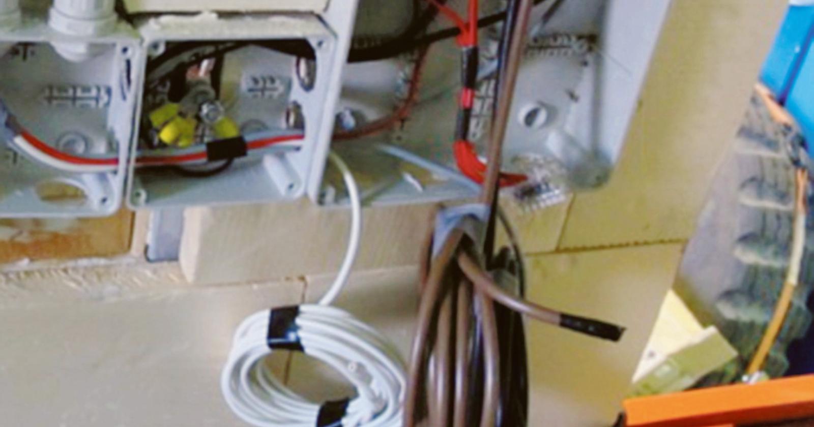 Bruciati i cavi della corrente elettrica