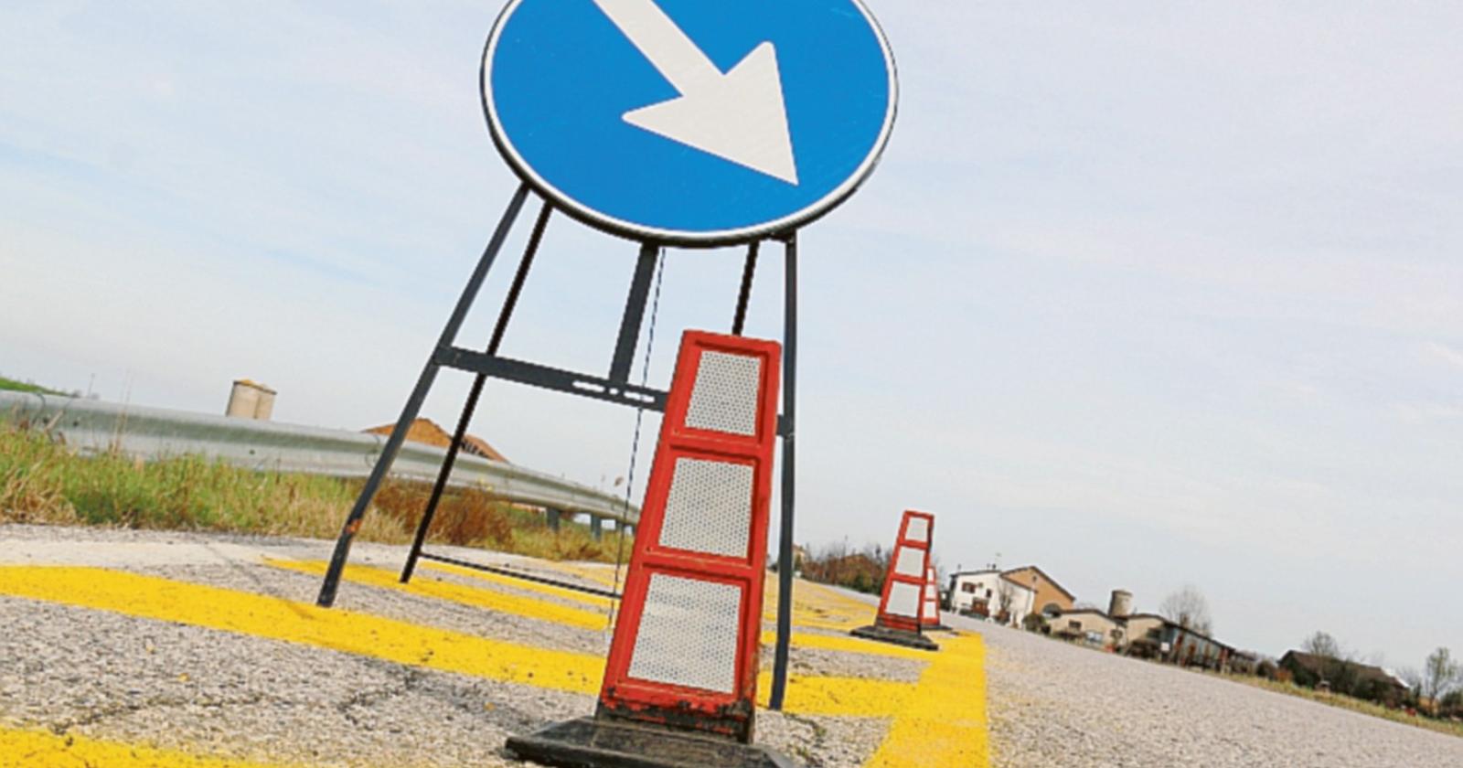 Voragini, segnali e cartelli ora si attendono i lavori