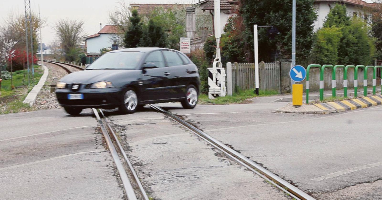 “Evitato il treno per due centimetri”