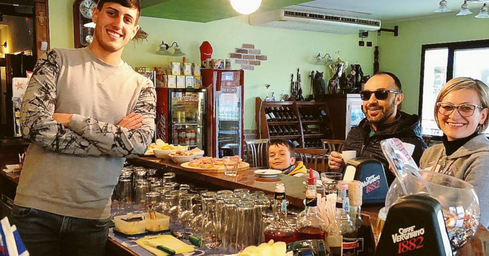 I clienti spingono il Capolinea