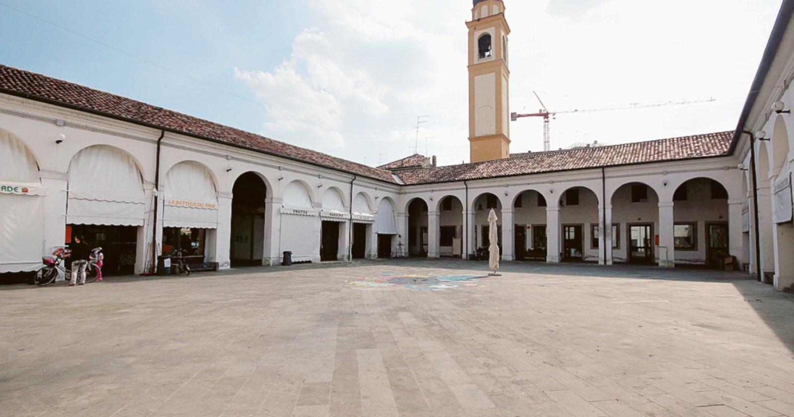La vuota piazza dei desideri