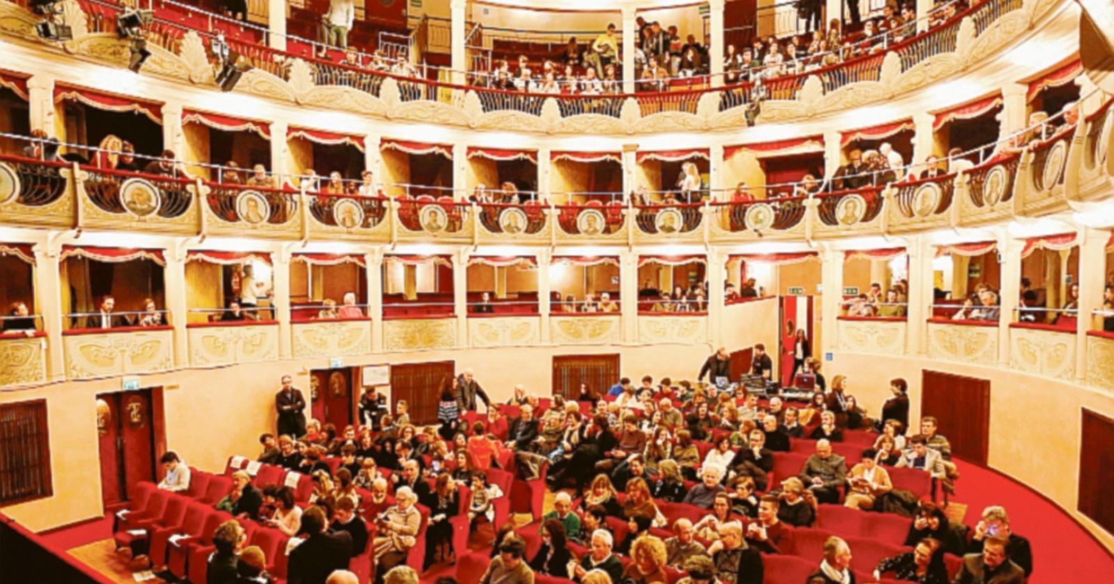 Ombre sul teatro Sociale