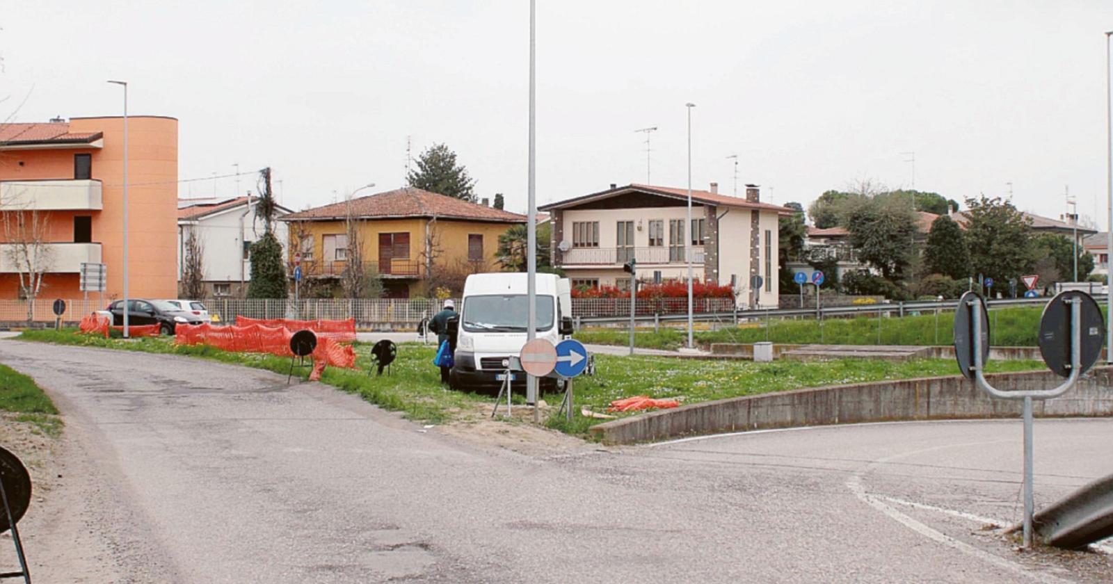 &ldquo;Troppi pericoli, finite la strada&rdquo;