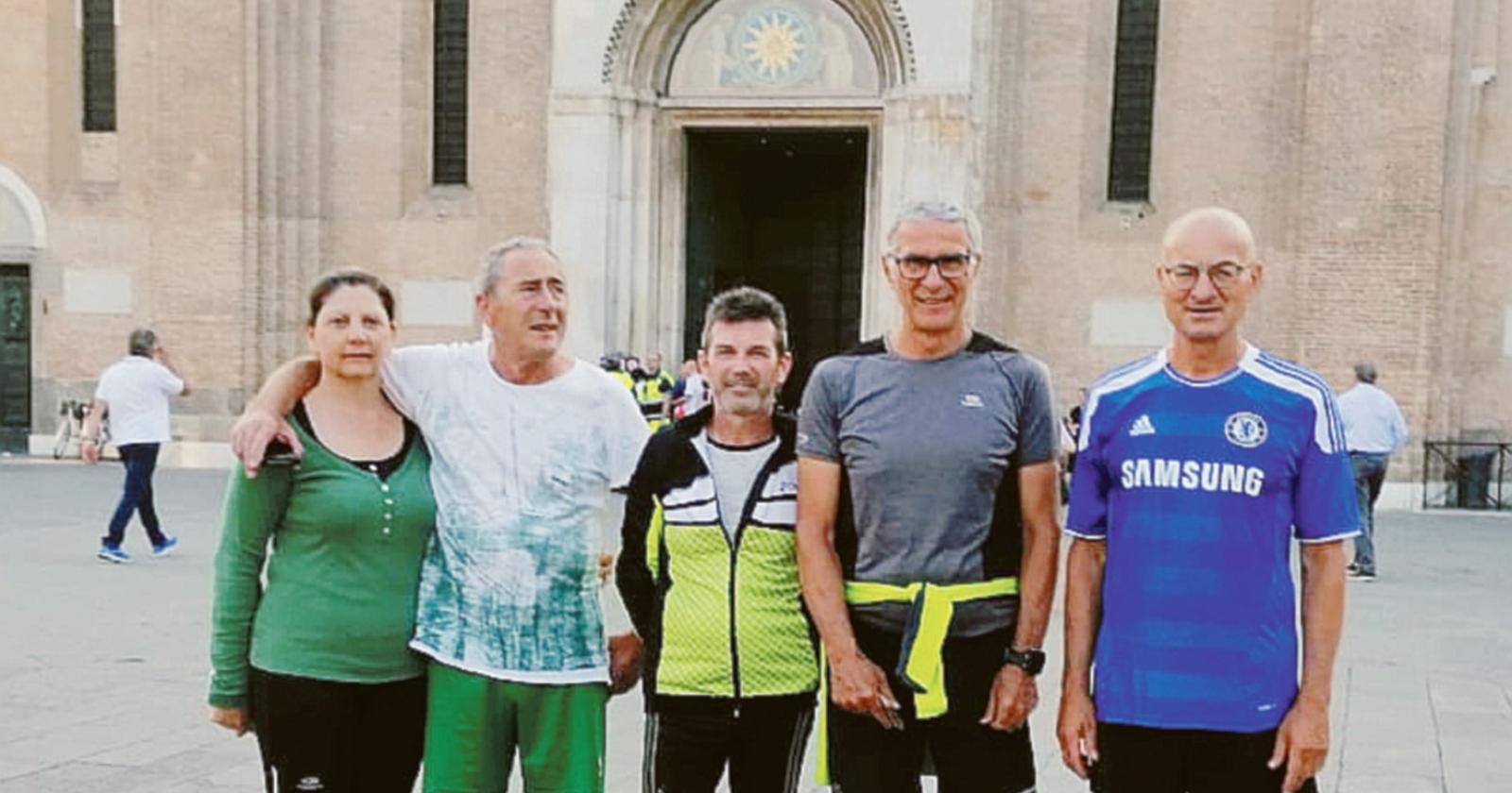 Cinque devoti a piedi Sant’Antonio. 60 chilometri di devozione