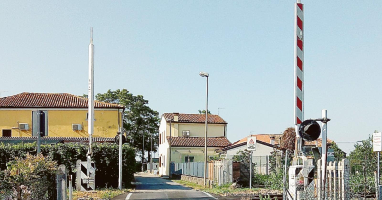 Le sbarre restano giù traffico: ore di passione sulle strade