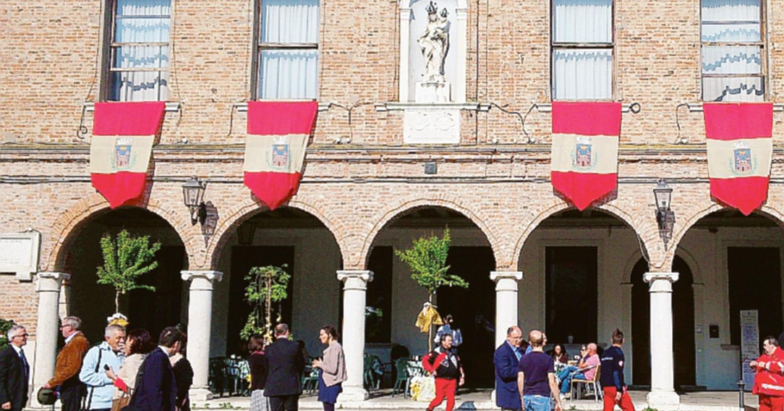 “Non stringerle la mano, è del Pd”