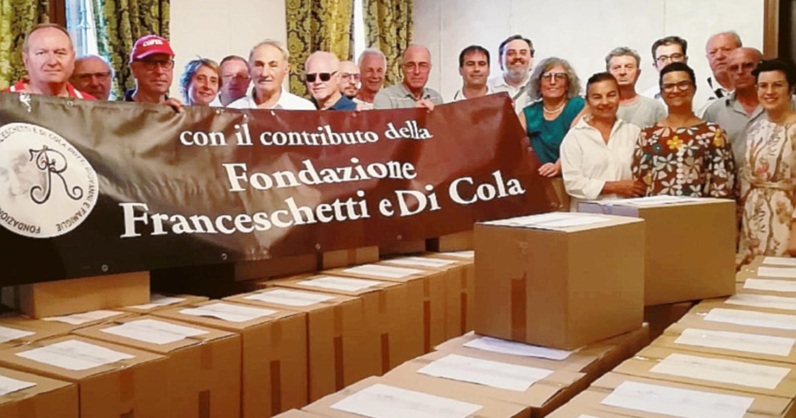 300 pacchi di alimentari per chi non se li può permettere