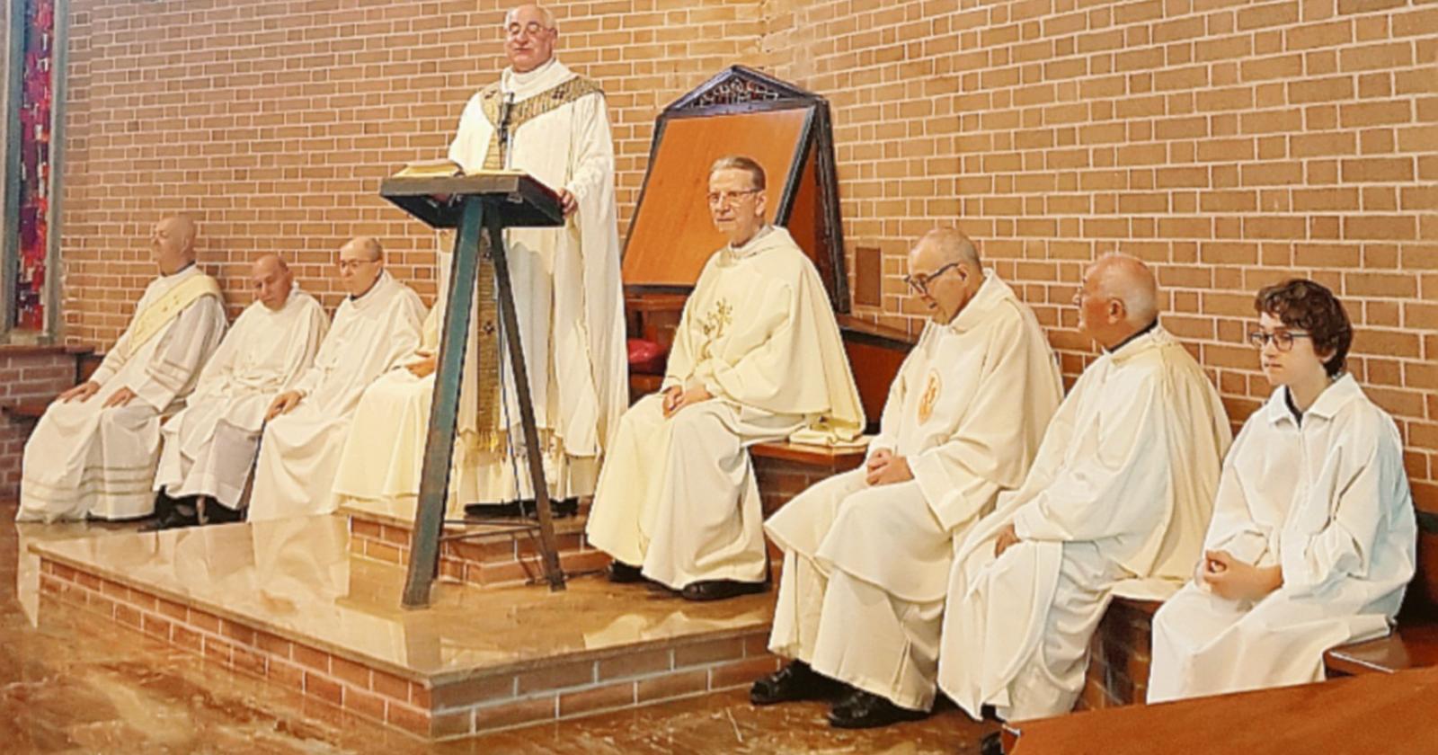 Don Guido riunisce i parroci ordinati assieme a lui nel 1963