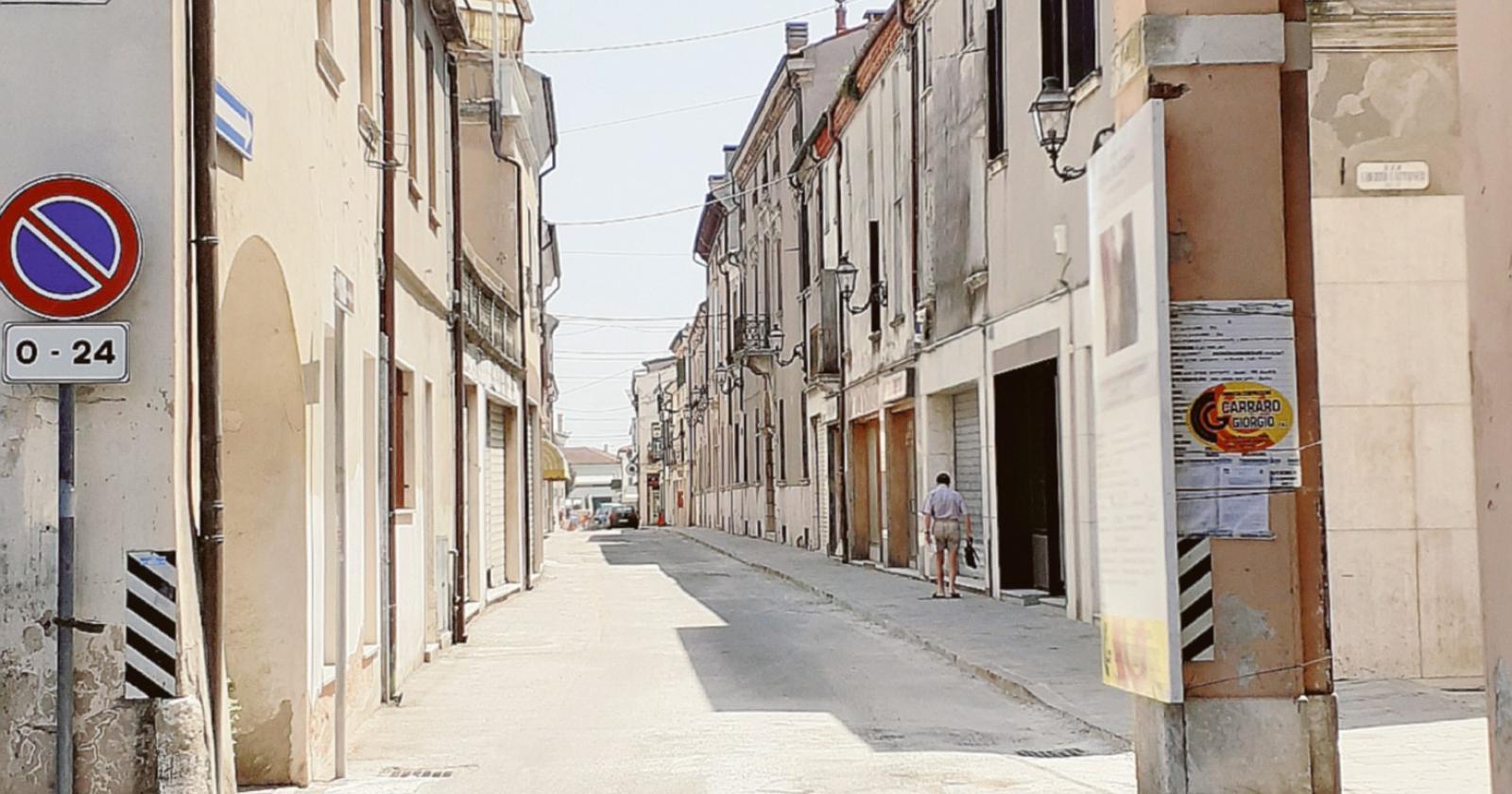 Via Cavour riaperta al traffico