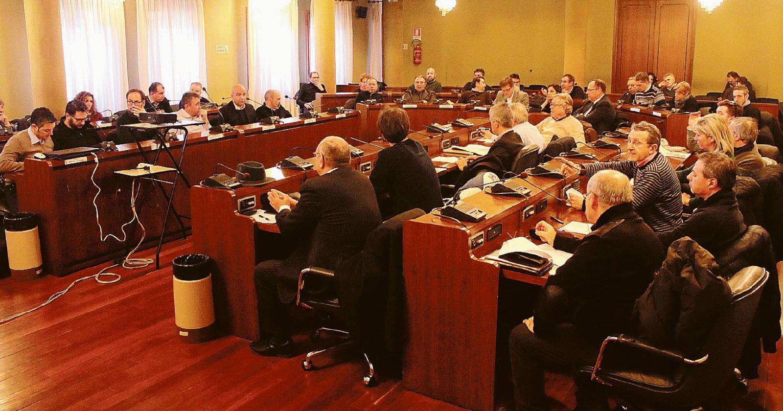 Un risiko tra rifiuti e veti incrociati