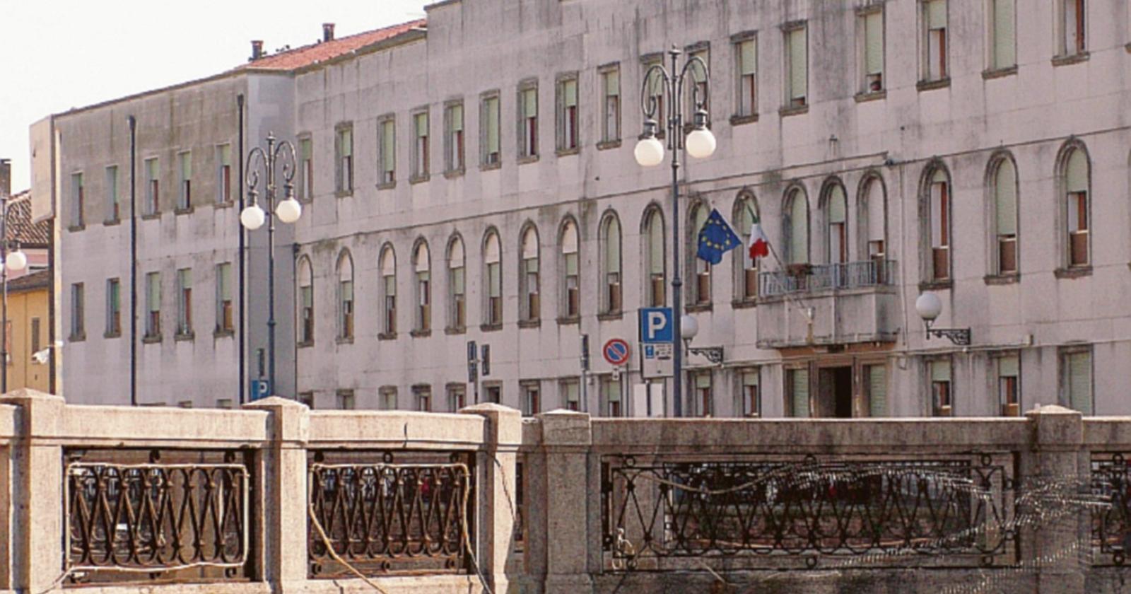 Allarme cancelli bloccati. E se succede un incendio?