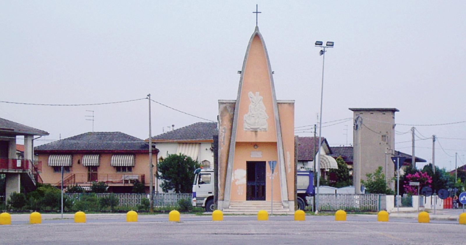 Piazza Caduti Triestini chiusa al traffico