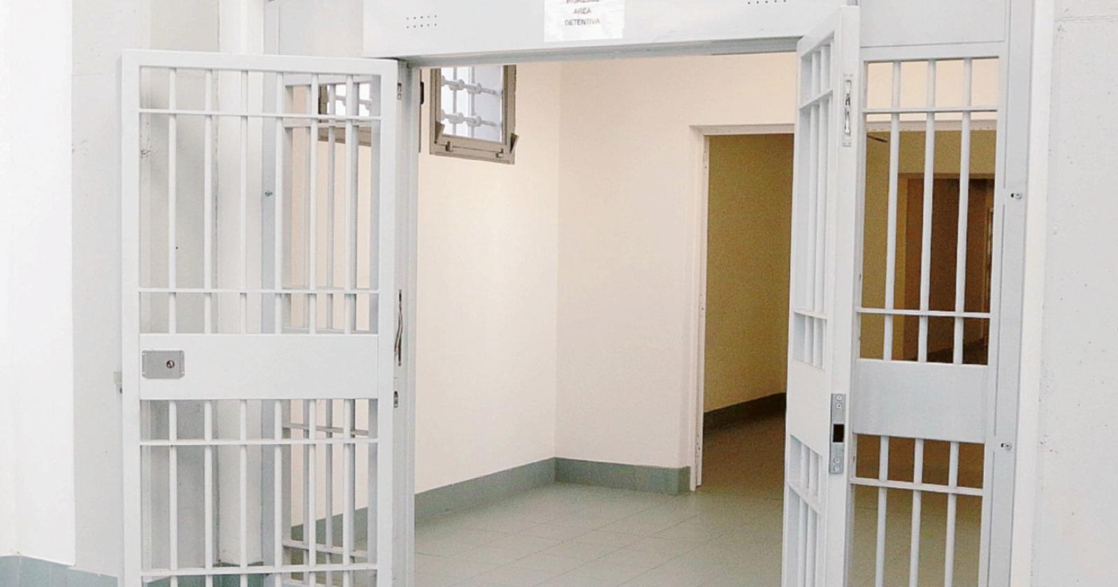 Spacciatore si consegna ai Carabinieri
