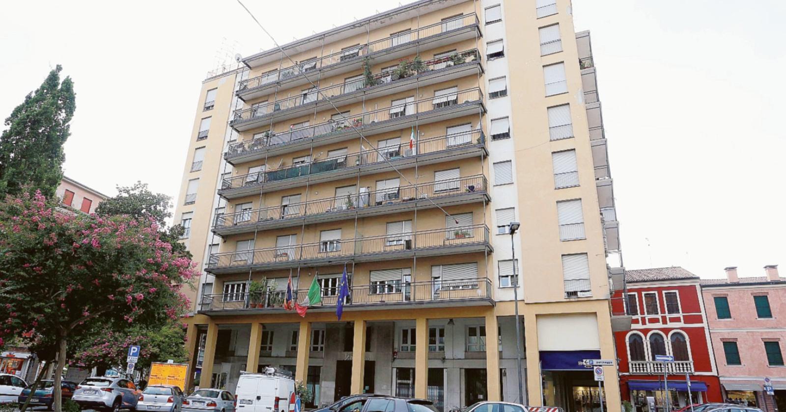 Case Ater, spuntano i Paperoni