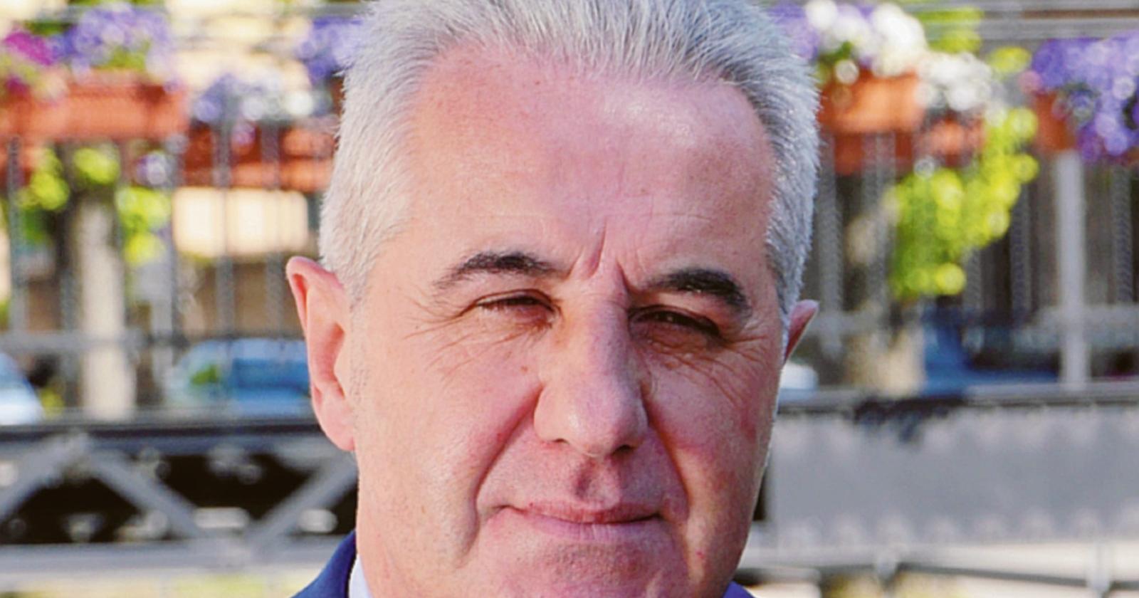 “Urbanitas critica? Si dimettano”