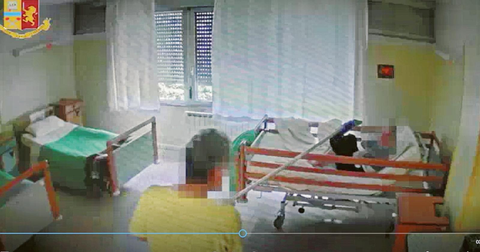 L'anziana gridava: “Ma cosa vi ho fatto?”
