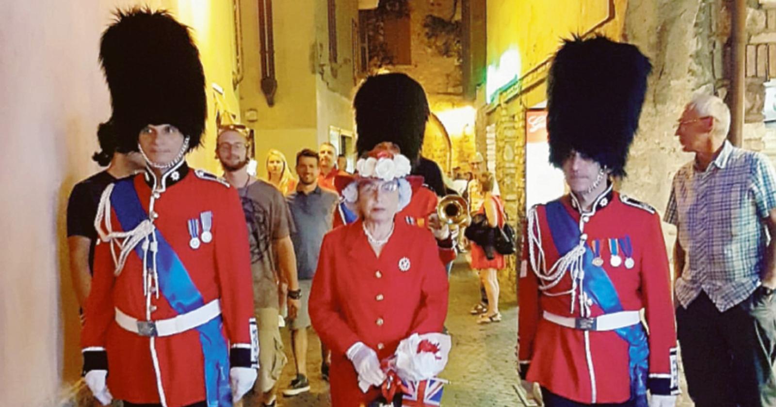 Turisti stregati da The Queen