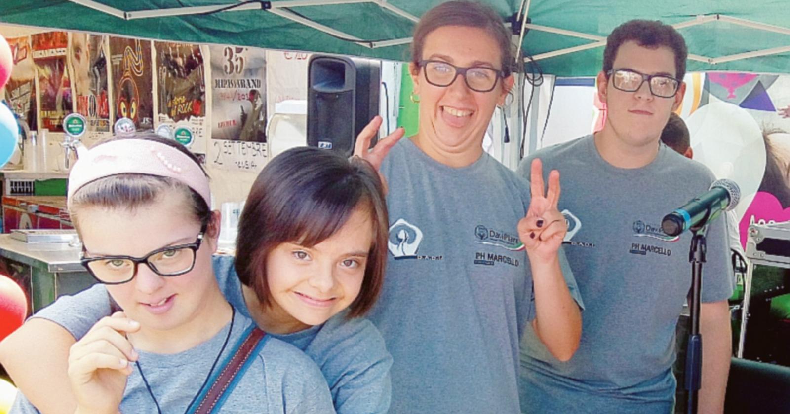 Down Dadi, camerieri davvero super