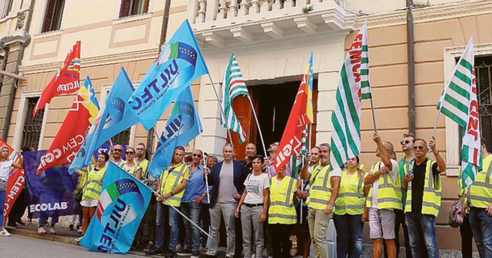 L’Ecolab ancora “occupata”, possibili acquirenti all’orizzonte