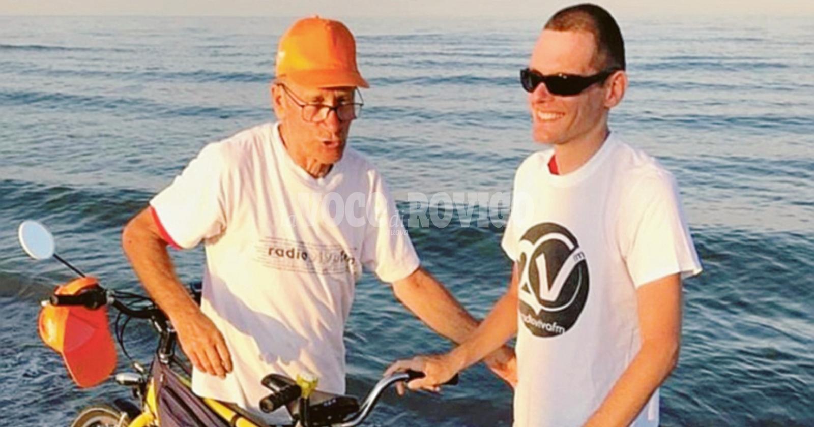 In tandem al mare col figlio cieco