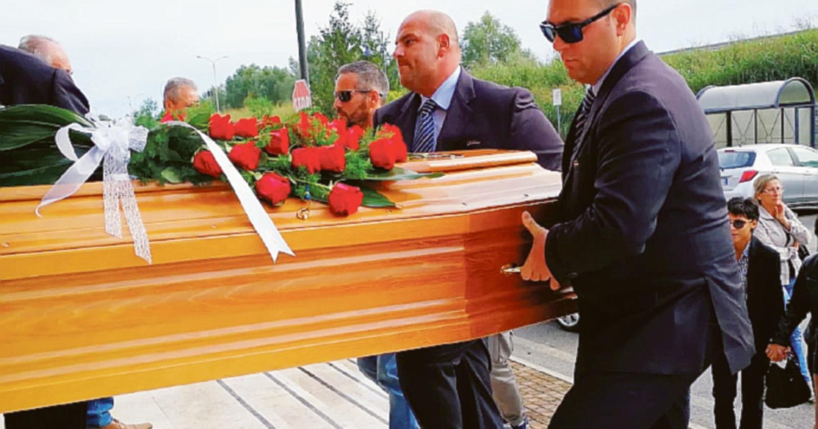 Il commosso addio a Cesare Ferro nella sua San Pietro